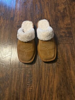 Ariat Tan Suede Slip-On Slippers with Cream Sherpa Cuff